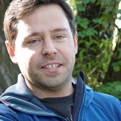 A person smiling for the cameraDescription automatically generated with medium confidence